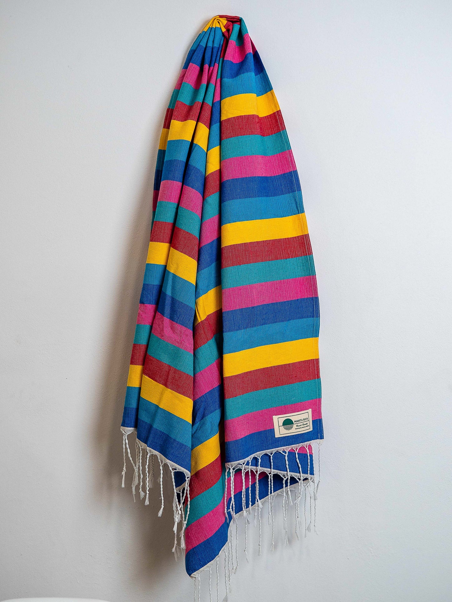 Azul rey, rosa mexicano, verde esmeralda, rojo, amarillo, azul turquesa