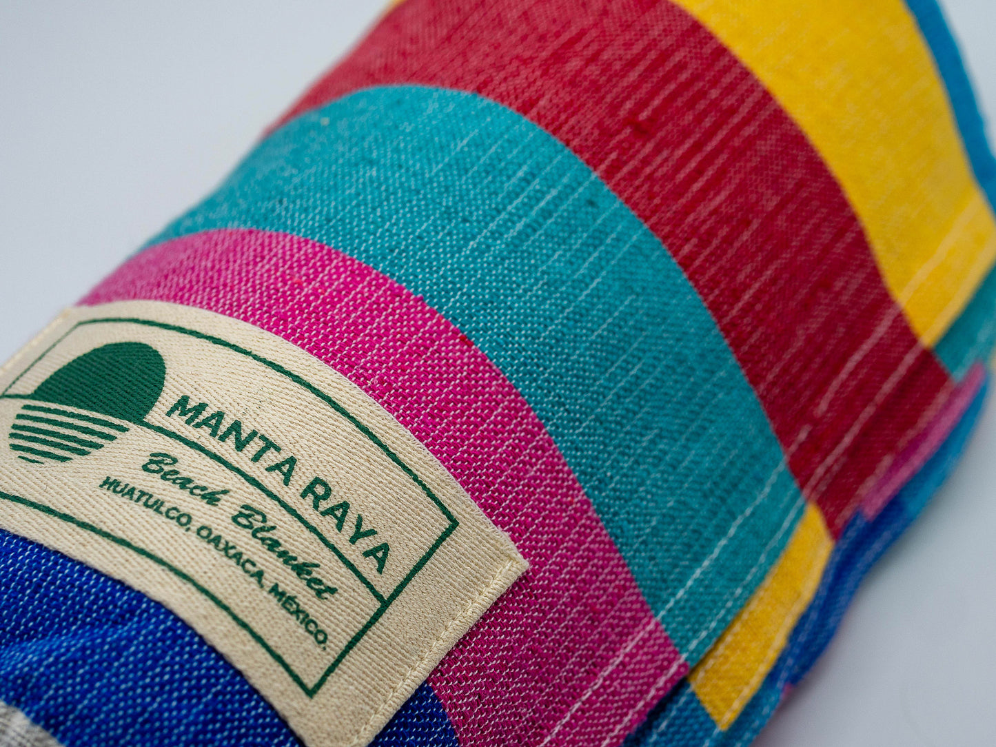 Azul rey, rosa mexicano, verde esmeralda, rojo, amarillo, azul turquesa