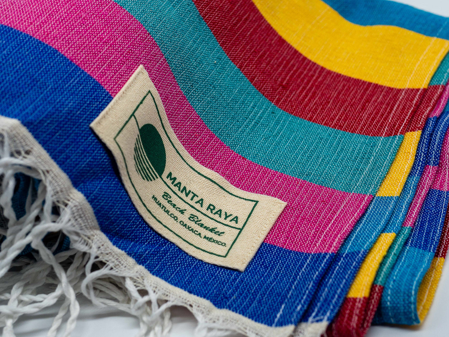 Azul rey, rosa mexicano, verde esmeralda, rojo, amarillo, azul turquesa