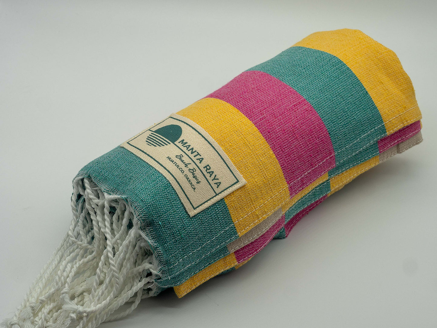 Verde esmeralda, rosa mexicano, amarillo, camello claro