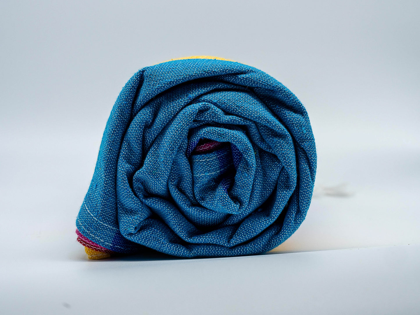 Azul rey, rosa mexicano, verde esmeralda, rojo, amarillo, azul turquesa