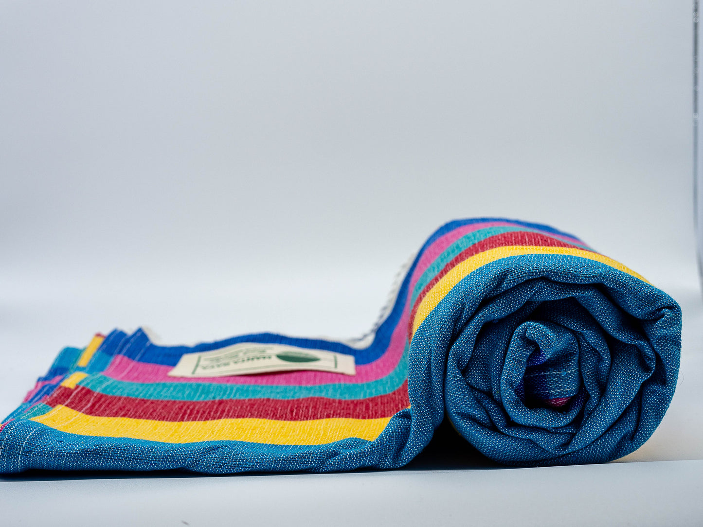 Azul rey, rosa mexicano, verde esmeralda, rojo, amarillo, azul turquesa