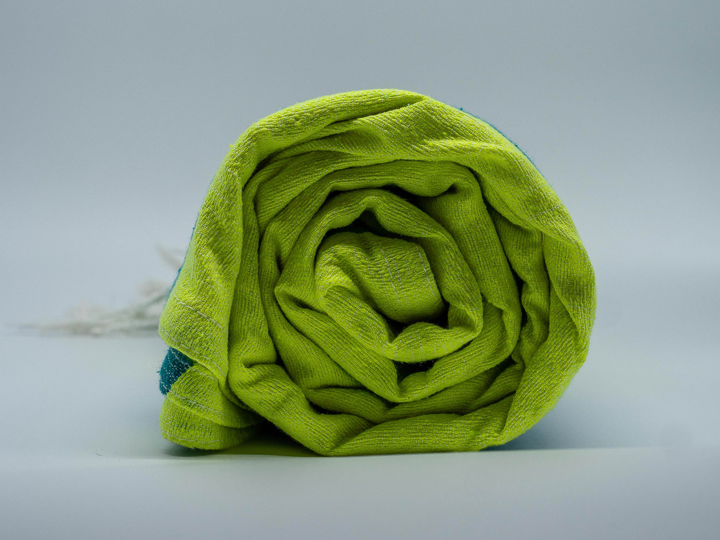 Amarillo Neón, Verde Esmeralda