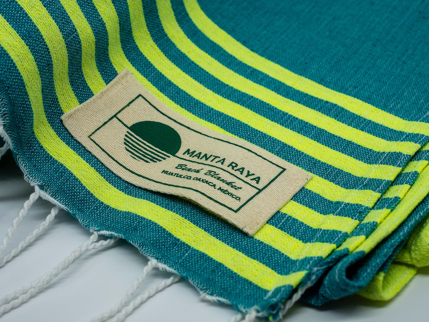 Amarillo Neón, Verde Esmeralda