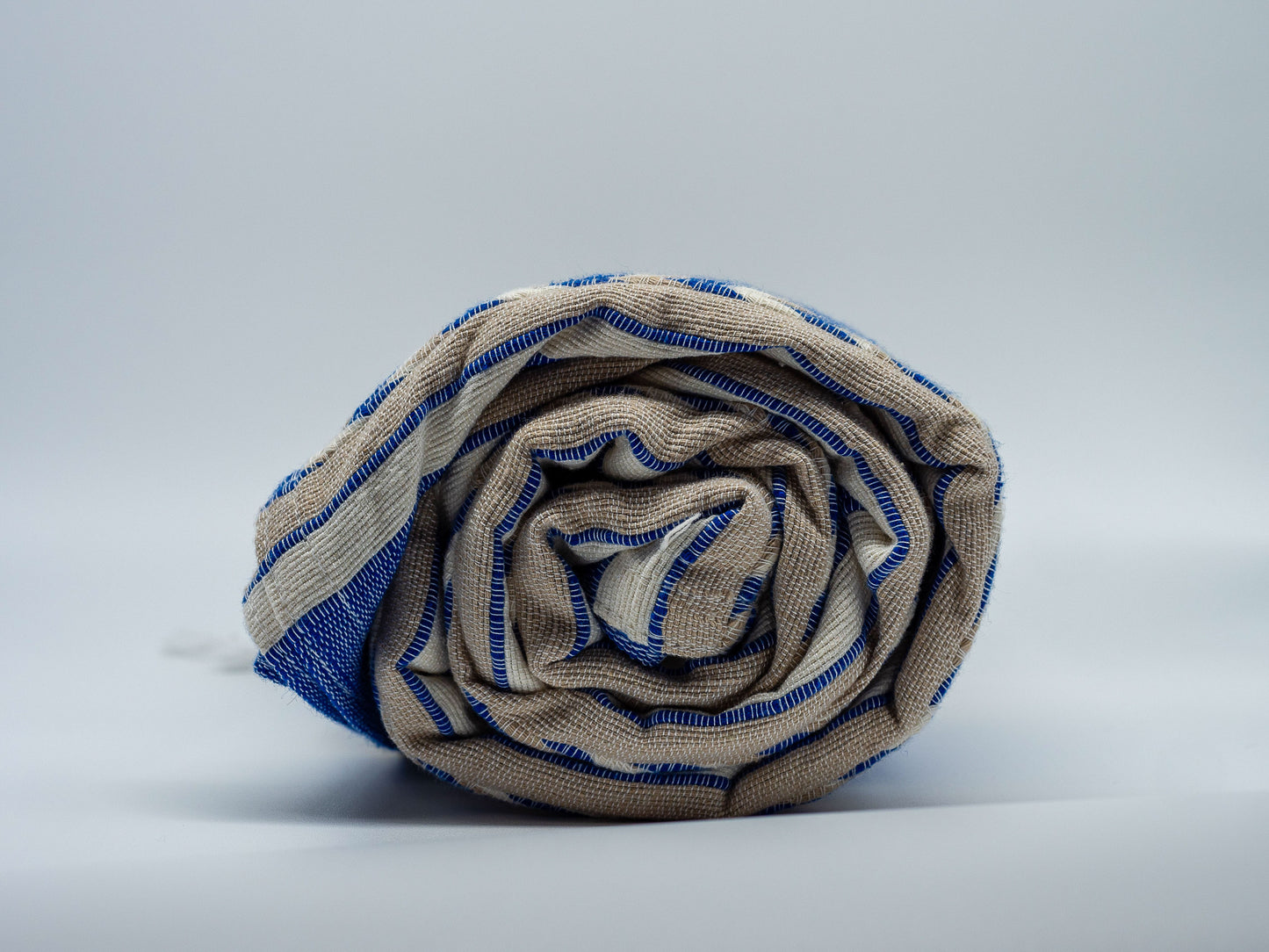 Crudo, Azul Rey, Camello