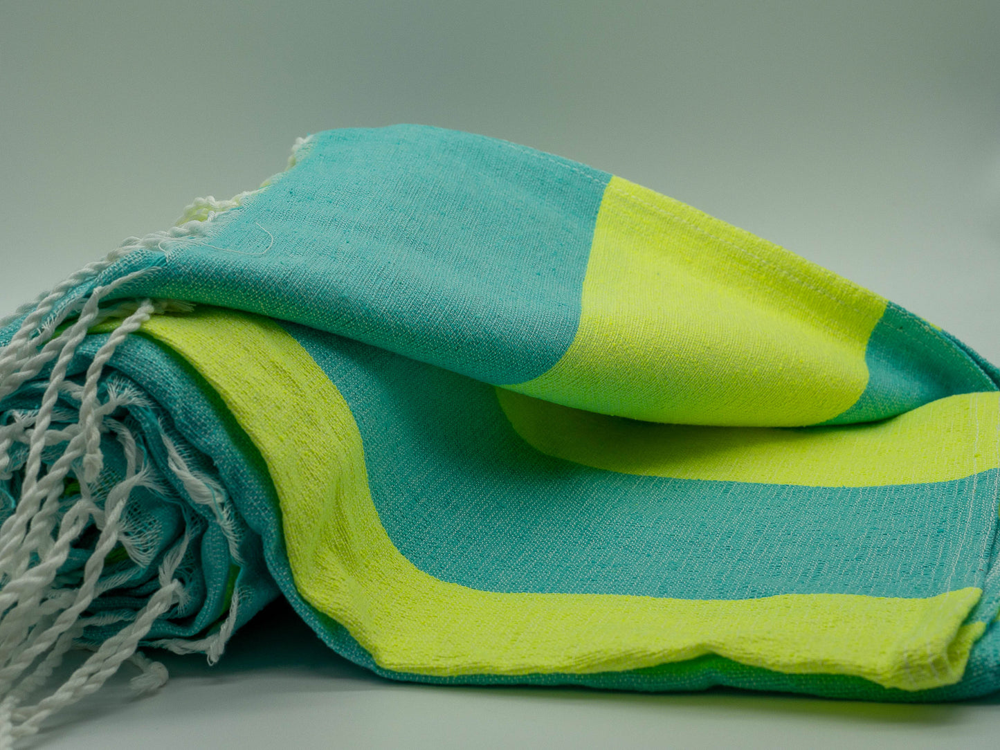 Amarrillo Neon, Aqua